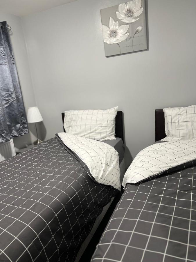 Mona'S Home Dagenham Bagian luar foto