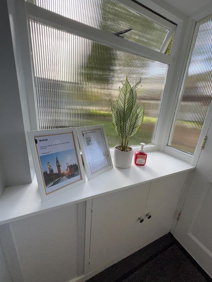 Mona'S Home Dagenham Bagian luar foto