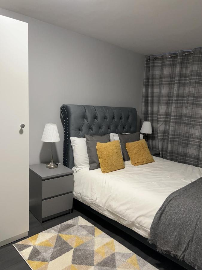 Mona'S Home Dagenham Bagian luar foto