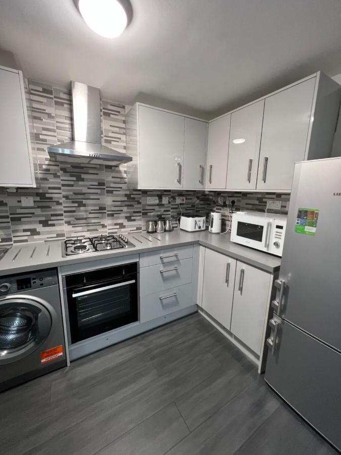 Mona'S Home Dagenham Bagian luar foto