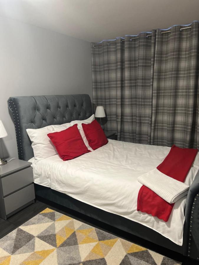 Mona'S Home Dagenham Bagian luar foto