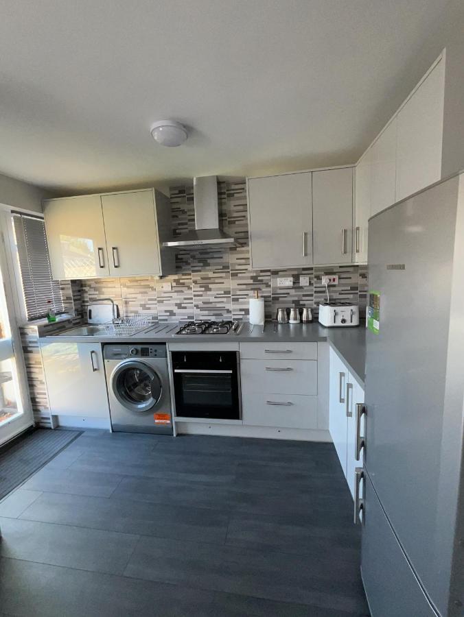 Mona'S Home Dagenham Bagian luar foto