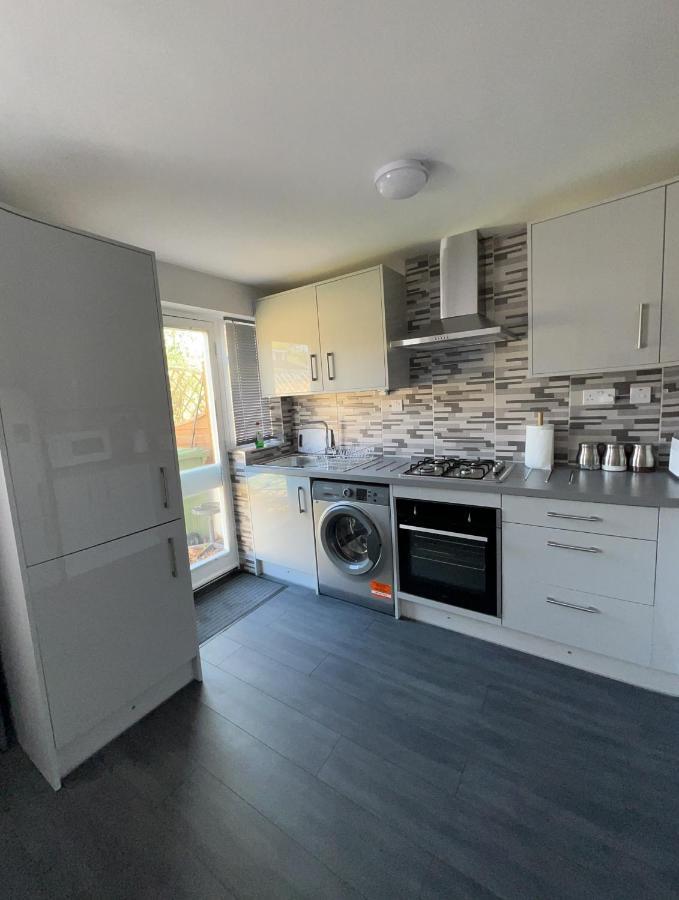 Mona'S Home Dagenham Bagian luar foto
